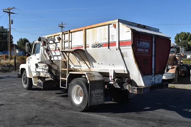 Image of Ford 7000 equipment image 2