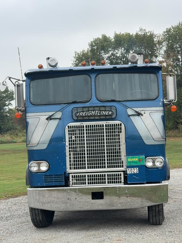 Image of Freightliner FLT-9664-T equipment image 1