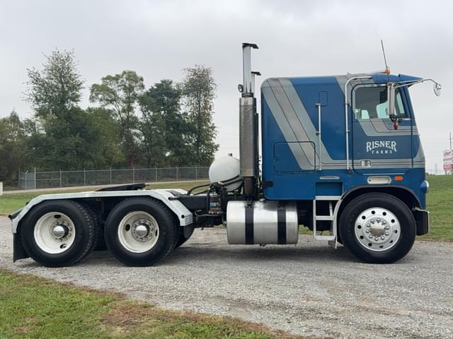 Image of Freightliner FLT-9664-T equipment image 3