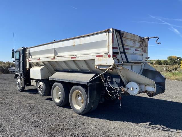 Image of Freightliner FLT equipment image 3