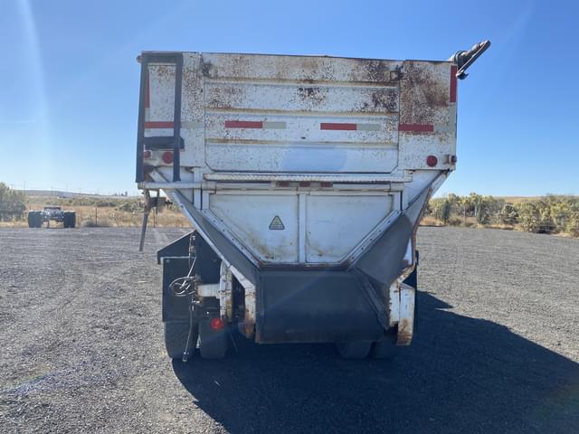 Image of Freightliner FLT equipment image 4