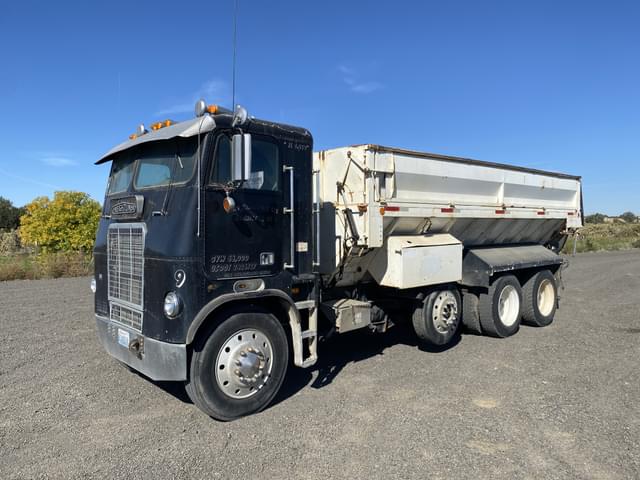 Image of Freightliner FLT equipment image 1