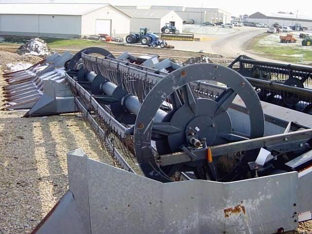 1983 Gleaner 320 Equipment Image0