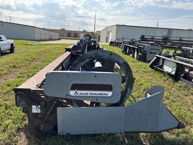 Image of Gleaner 320 equipment image 3