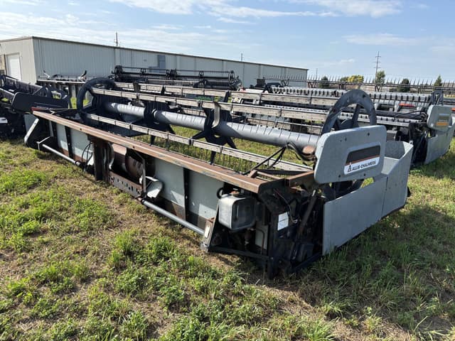 Image of Gleaner 320 equipment image 4