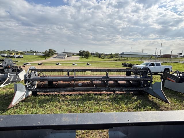 Image of Gleaner 320 equipment image 1