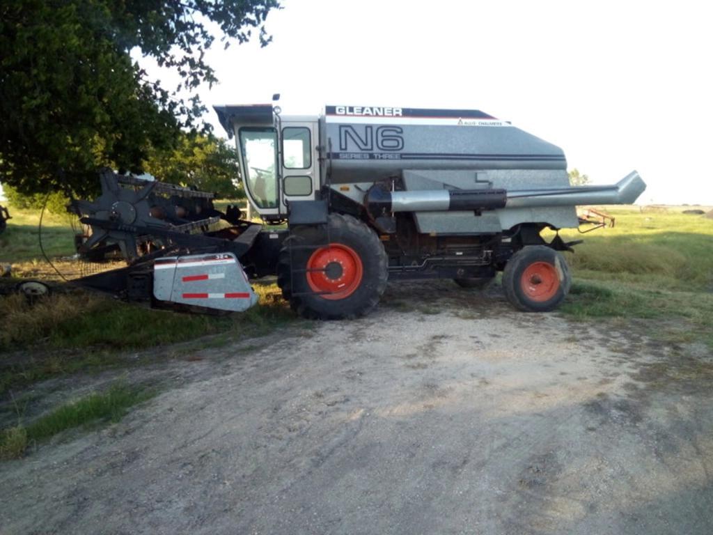 Image of Gleaner N6 Image 1