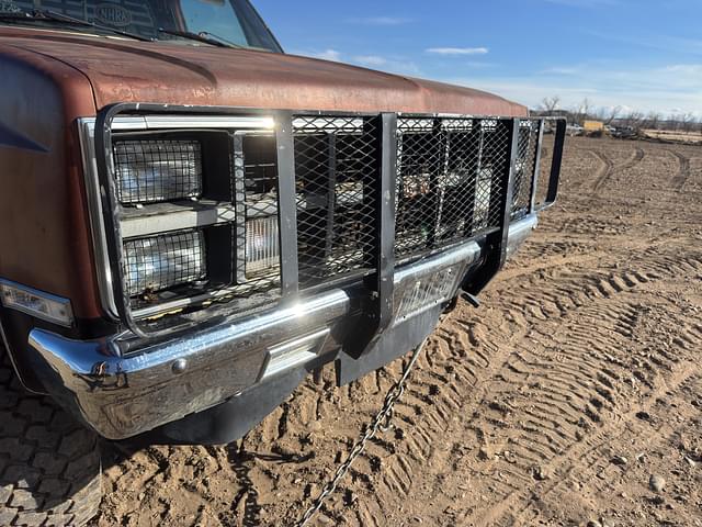 Image of GMC Sierra 1500 equipment image 2