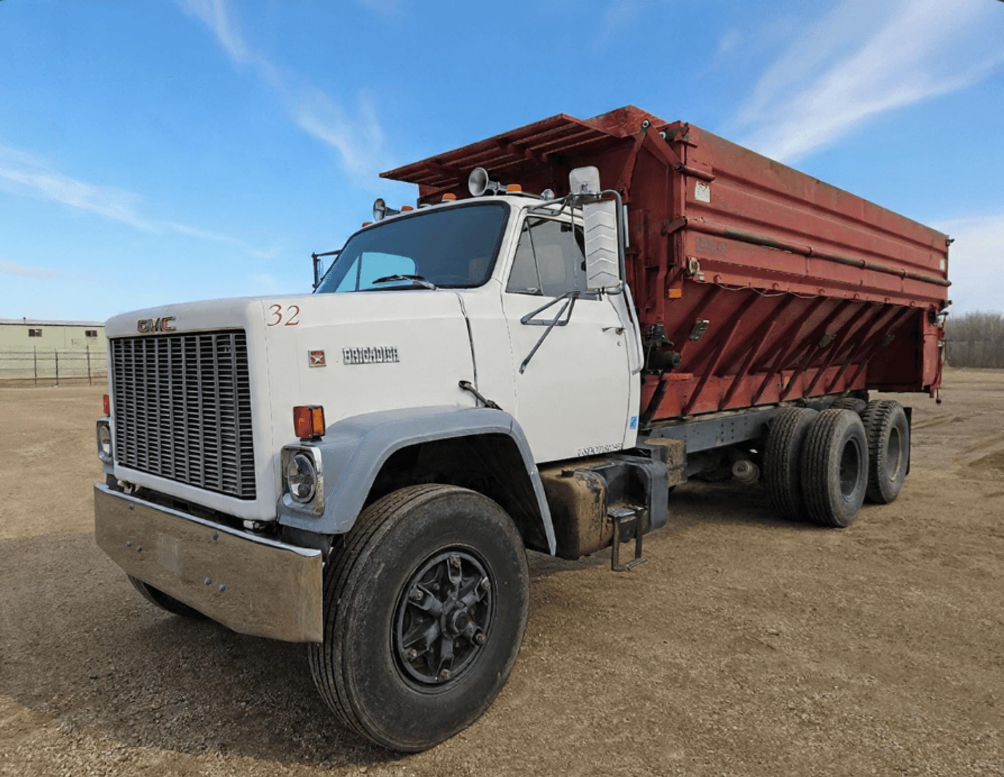 1983 GMC Brigadier Equipment Image0