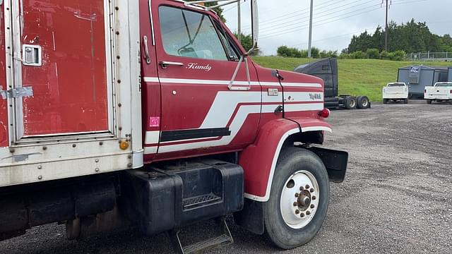 Image of GMC Topkick equipment image 3