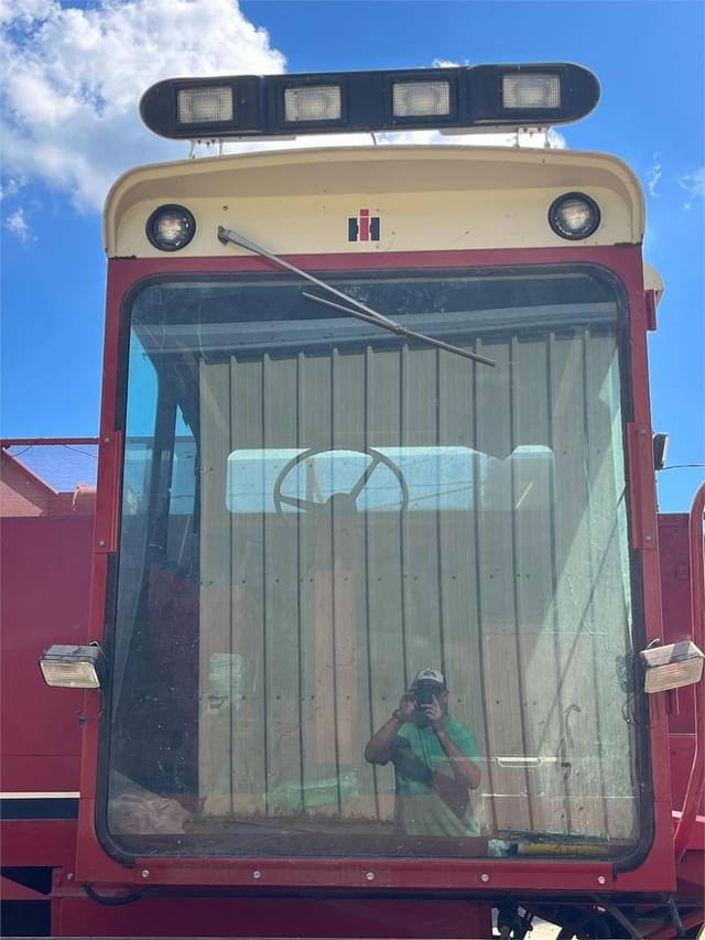 Image of International Harvester 1460 equipment image 3