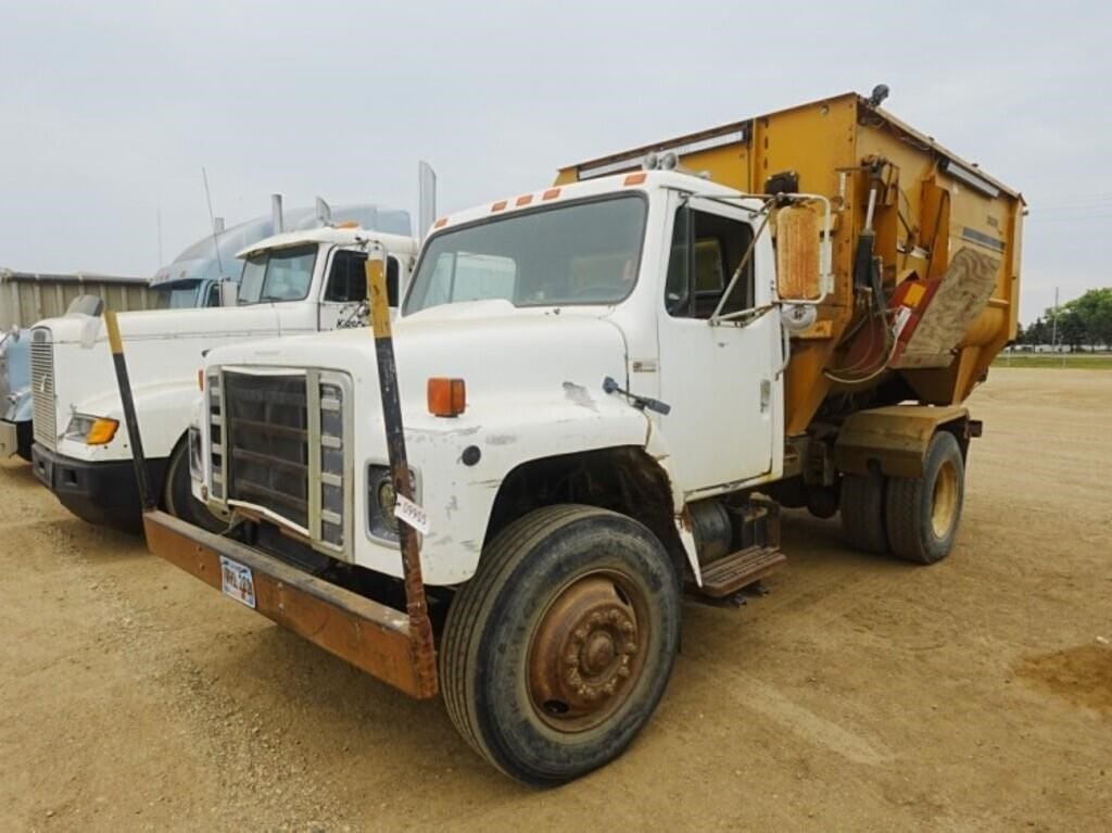 1983 International S1954 Equipment Image0