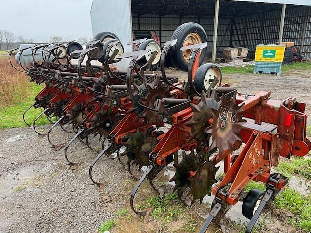 Image of International Harvester 183 equipment image 4