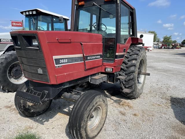 Image of International Harvester 3688 equipment image 2