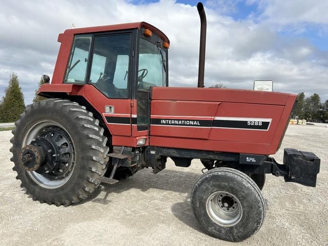 Image of International Harvester 5288 equipment image 1