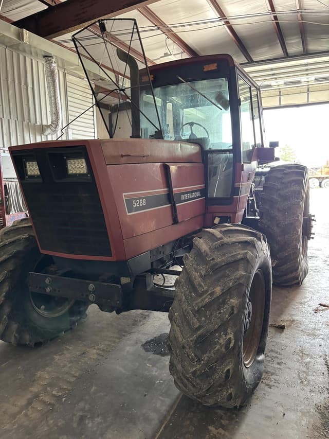 Image of International Harvester 5288 equipment image 1