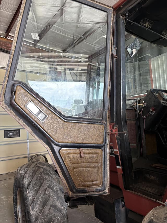 Image of International Harvester 5288 equipment image 3