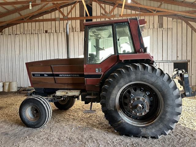 Image of International Harvester 5288 equipment image 3