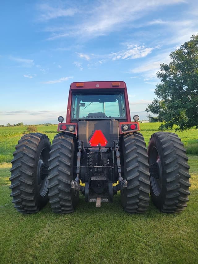 Image of International Harvester 5488 equipment image 2