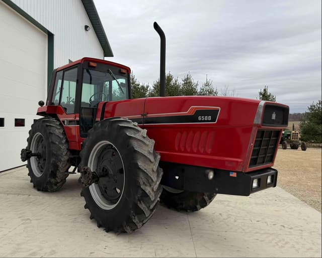 Image of International Harvester 6588 equipment image 1
