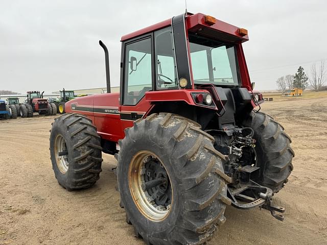 Image of International Harvester 6588 equipment image 3