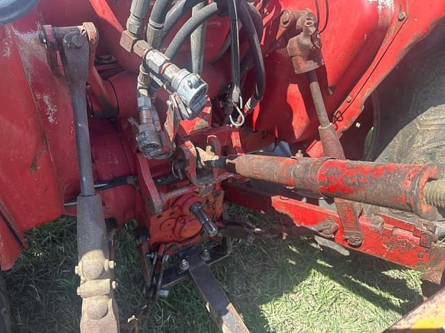 Image of International Harvester 684 equipment image 4