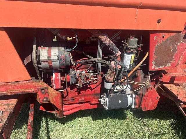 Image of International Harvester 684 equipment image 1