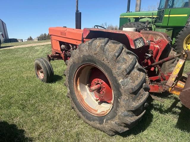Image of International Harvester 684 equipment image 3