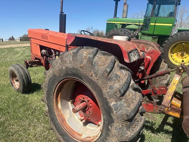 Image of International Harvester 684 equipment image 2
