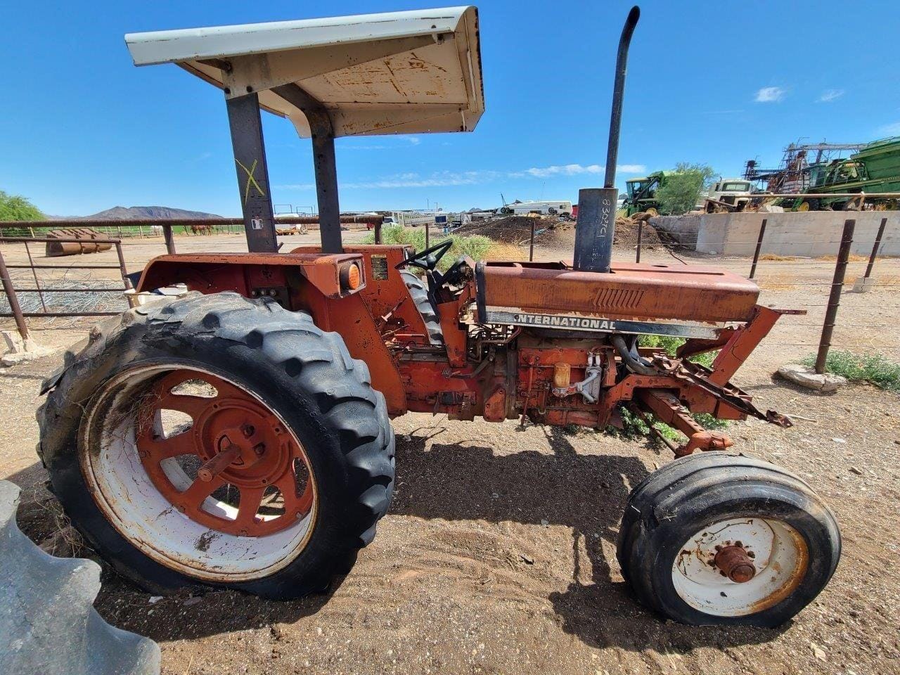 1983 International Harvester 884 Equipment Image0
