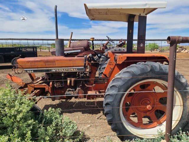 Image of International Harvester 884 equipment image 2