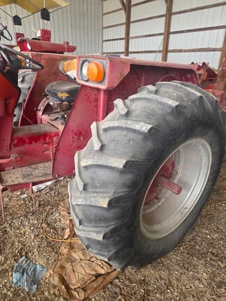 Image of International Harvester 684 equipment image 3