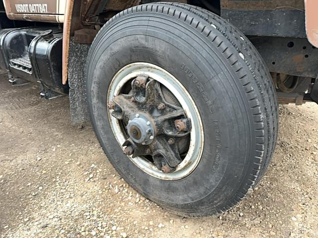 Image of International S1900 equipment image 2