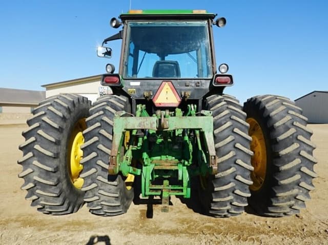 Image of John Deere 4850 equipment image 2