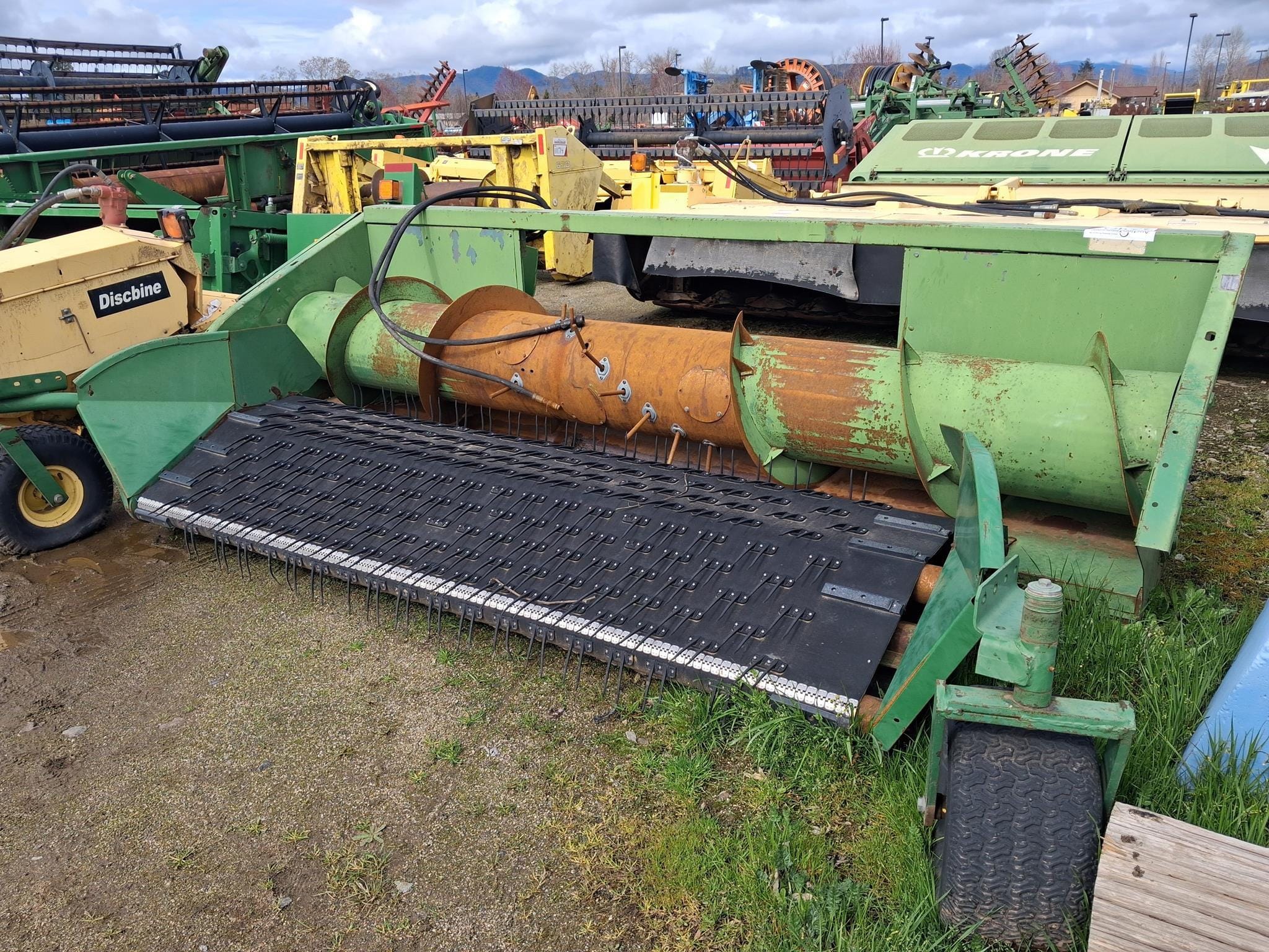 1983 John Deere 212 Equipment Image0