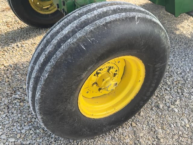 Image of John Deere 2750 equipment image 1