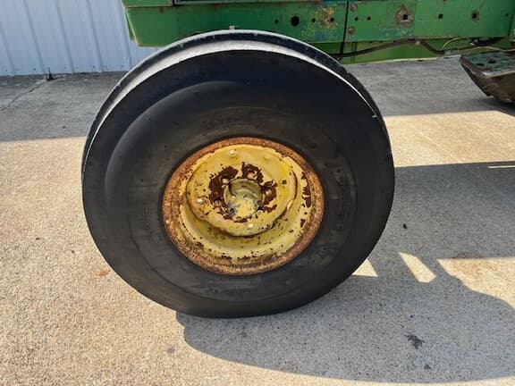 Image of John Deere 2950 equipment image 3