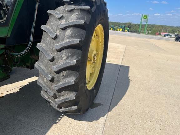 Image of John Deere 2950 equipment image 4