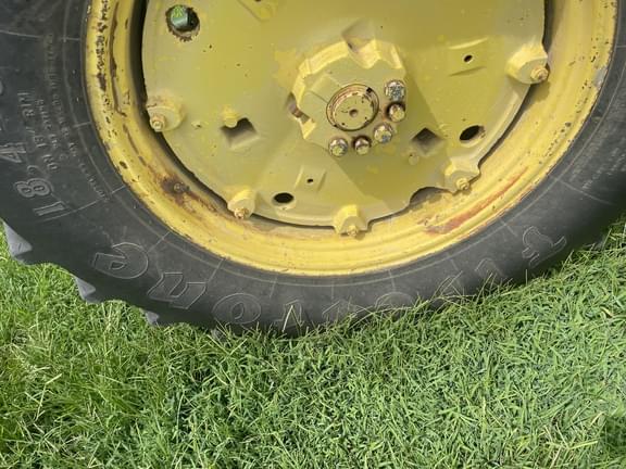 Image of John Deere 2950 equipment image 4