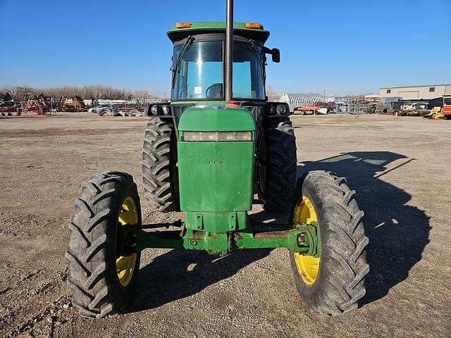 Image of John Deere 2950 equipment image 1