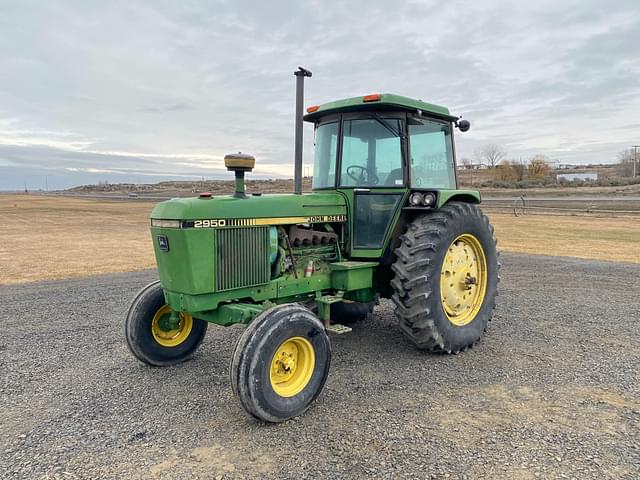 Image of John Deere 2950 equipment image 1