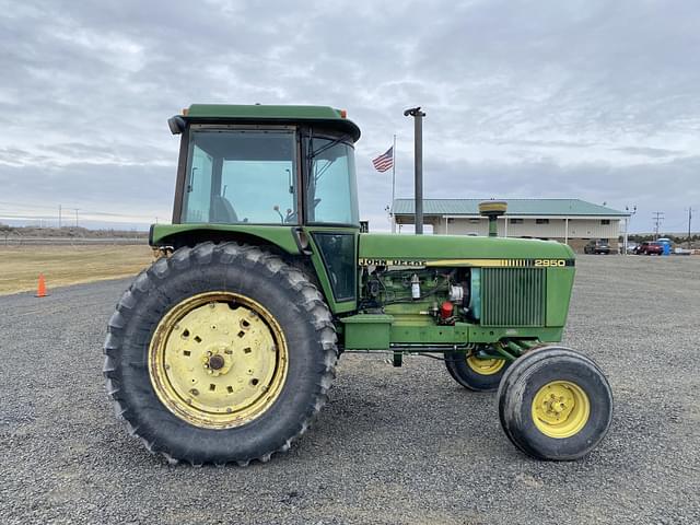 Image of John Deere 2950 equipment image 4