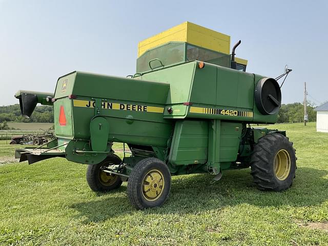 Image of John Deere 4420 equipment image 4