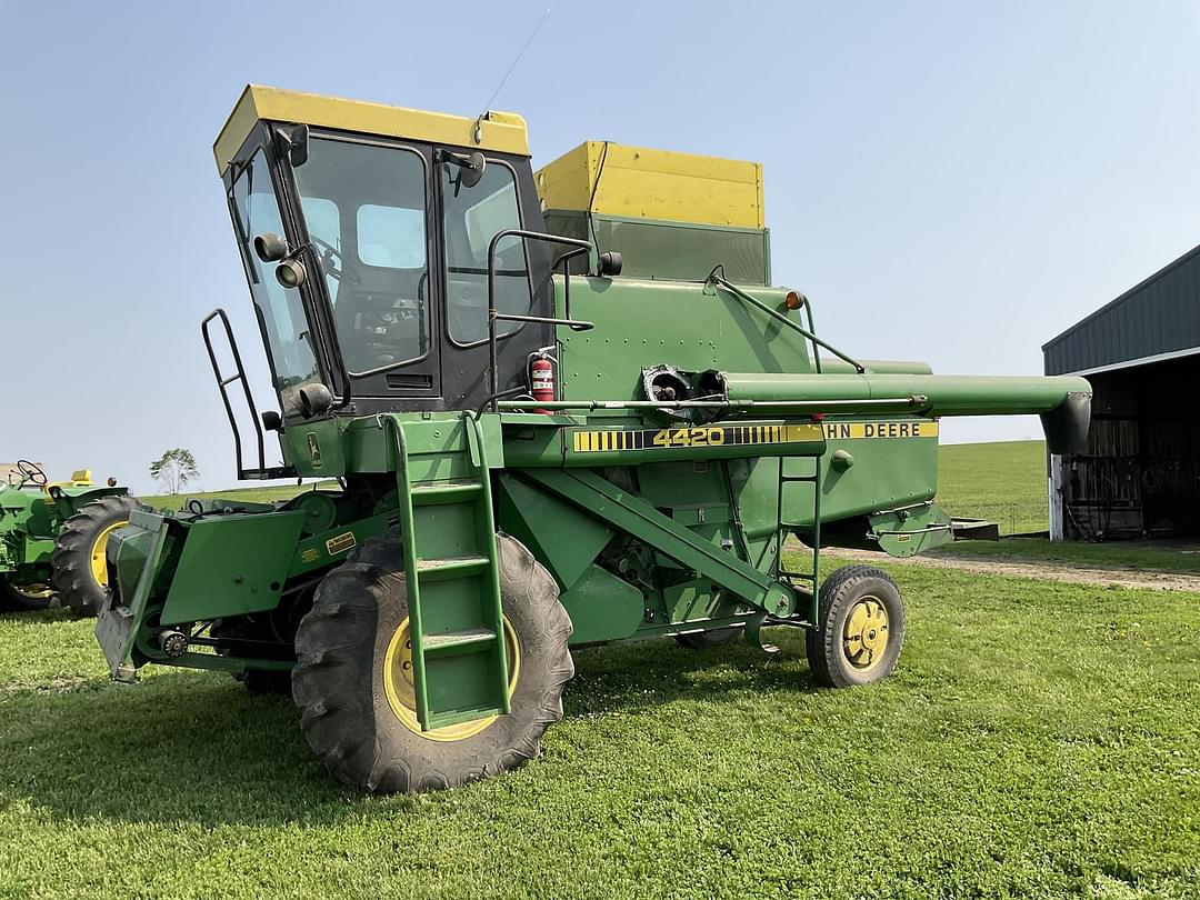 Image of John Deere 4420 Primary image