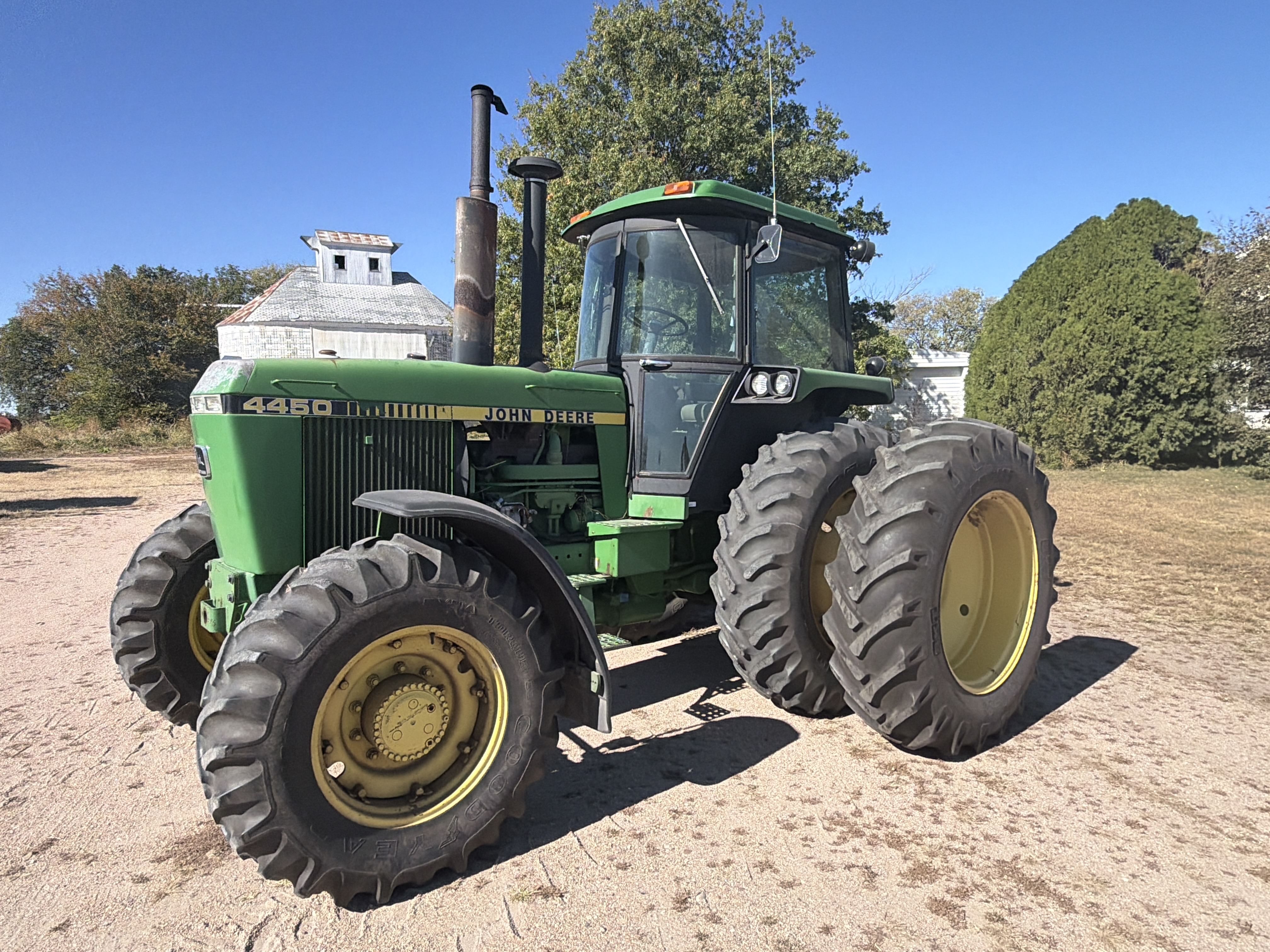 1983 John Deere 4450 Equipment Image0