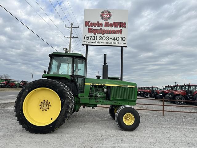 Image of John Deere 4850 equipment image 1