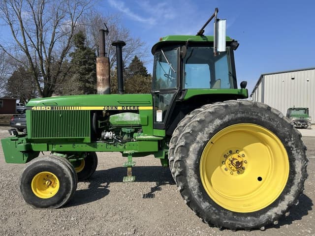 Image of John Deere 4850 equipment image 2