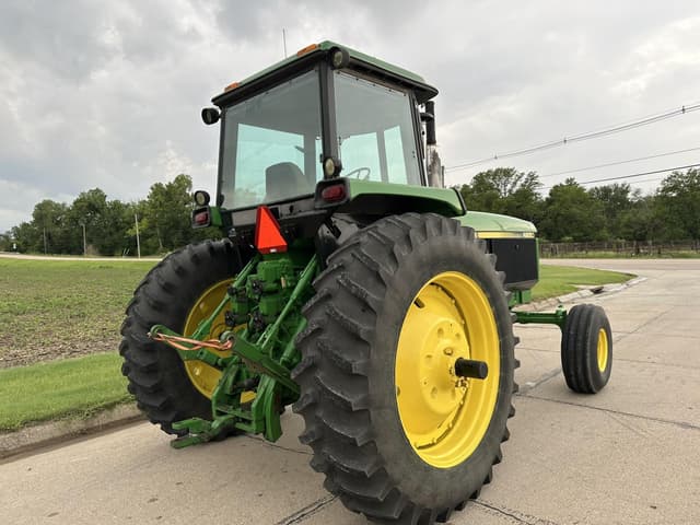 Image of John Deere 4850 equipment image 1