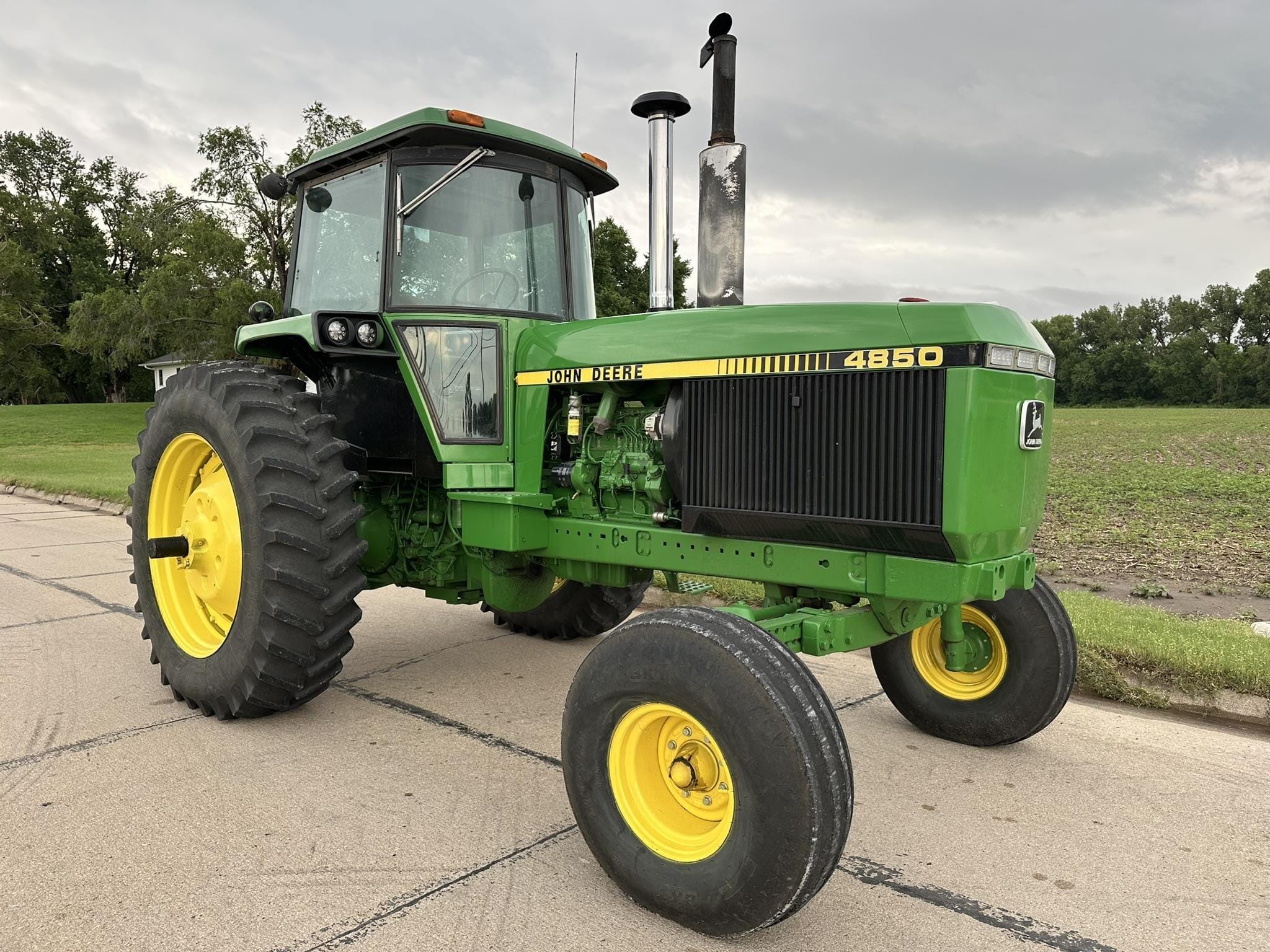 1983 John Deere 4850 Equipment Image0