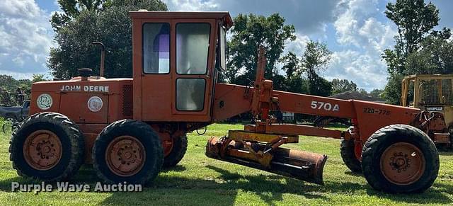 Image of John Deere 570A equipment image 3
